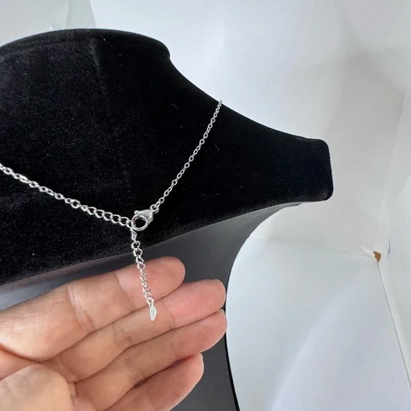 Elegant Silver Dragonfly Pendant Necklace - Picture 6 of 7